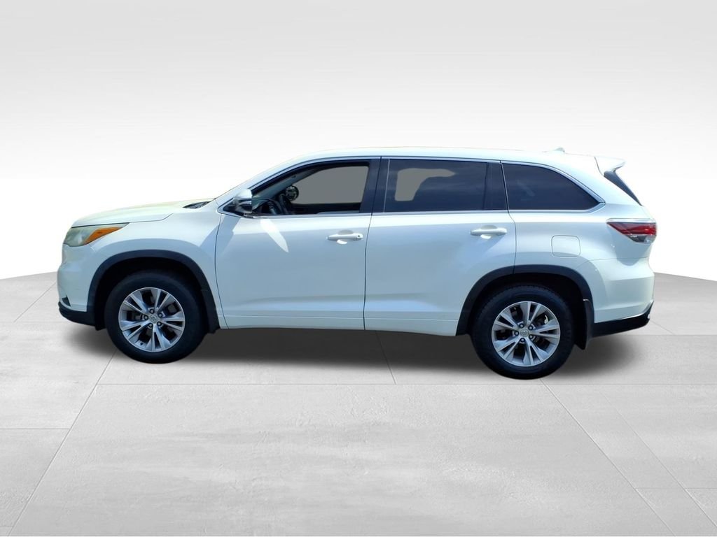 Used 2015 Blizzard Pearl Toyota LE V6 image 23