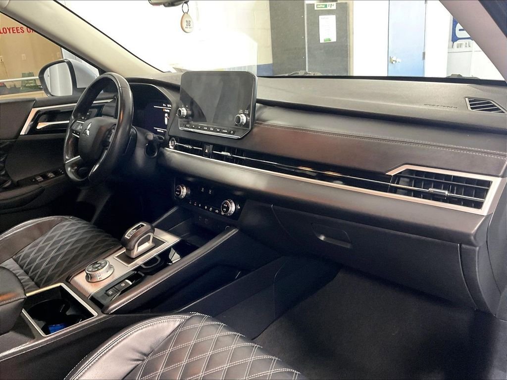 Used 2022 White Mitsubishi SEL image 14