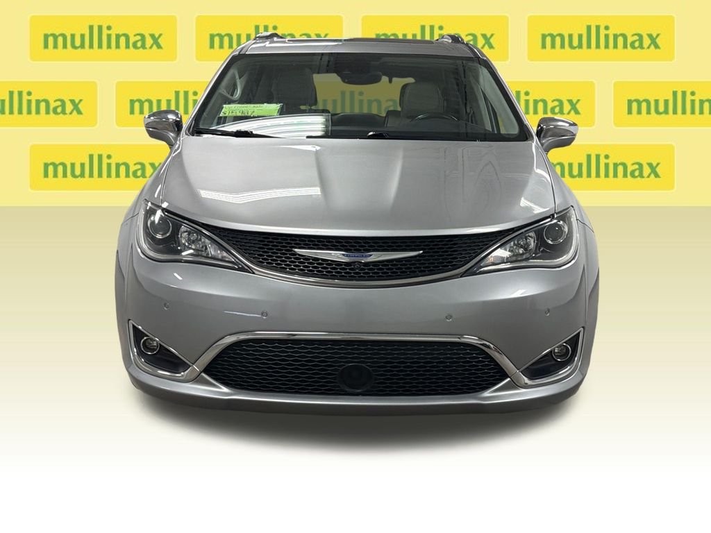 Used 2019 Silver Chrysler Limited image 6