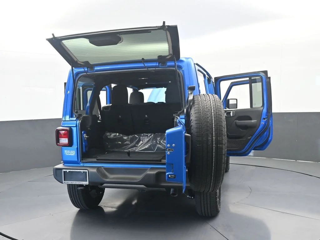 Used 2025 Hydro Blue Pearl Coat Jeep Sport S image 68