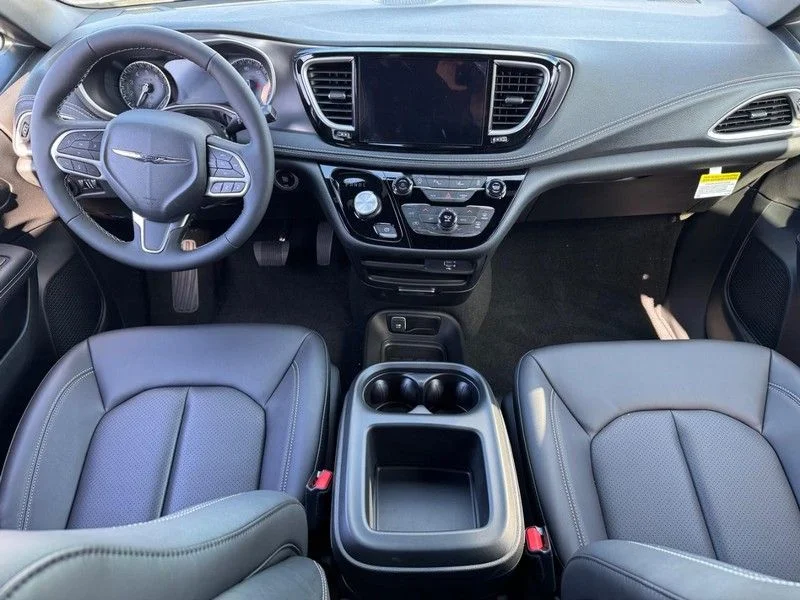 2026 Chrysler Pacifica Select - Photo 7
