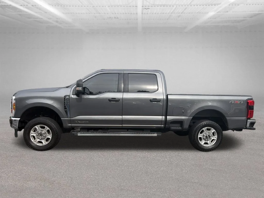 Used 2025 Gray Ford XLT image 2