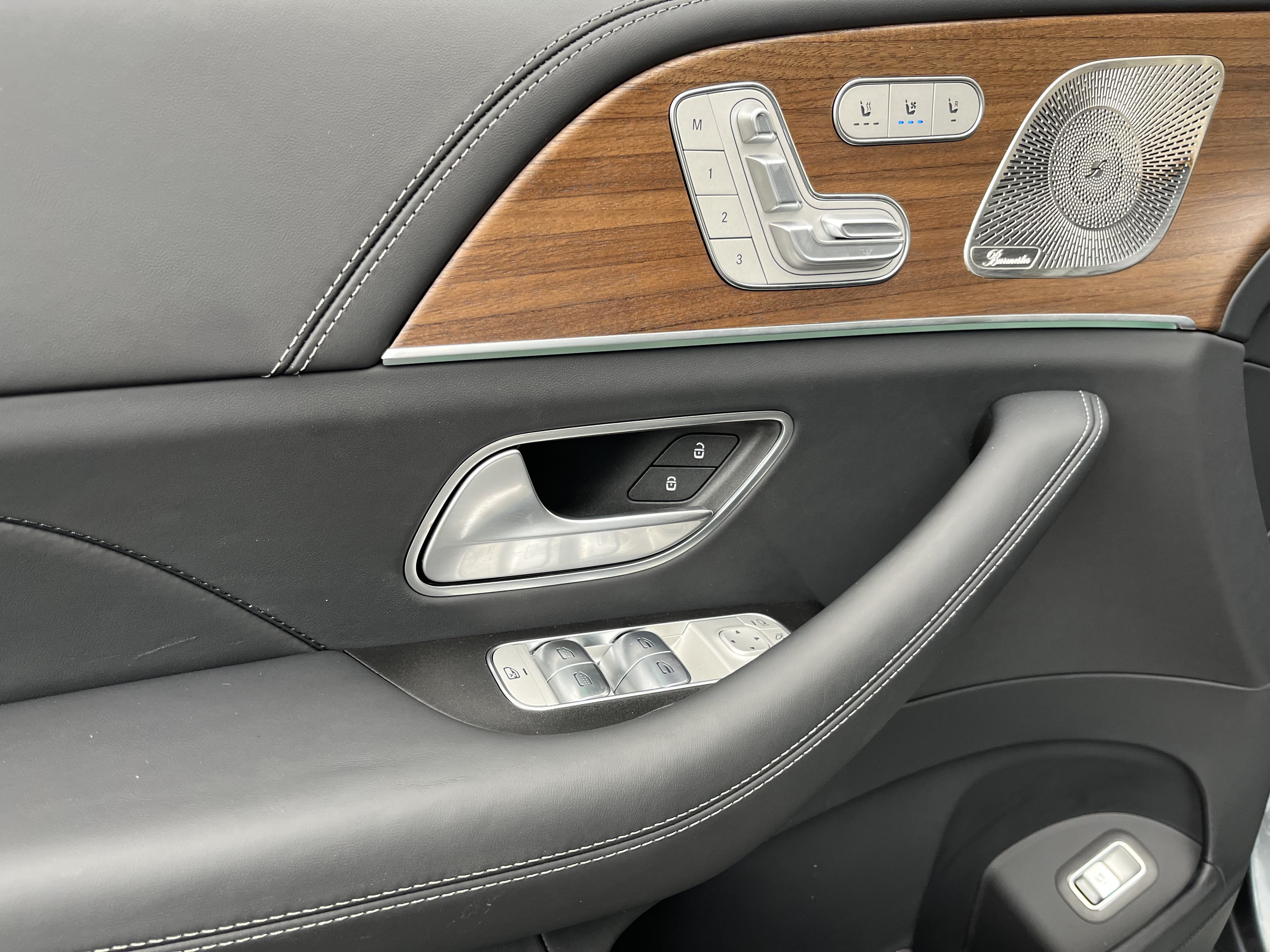 New 2026 Selenite Grey Metallic Mercedes-Benz Maybach GLS 600 image 43