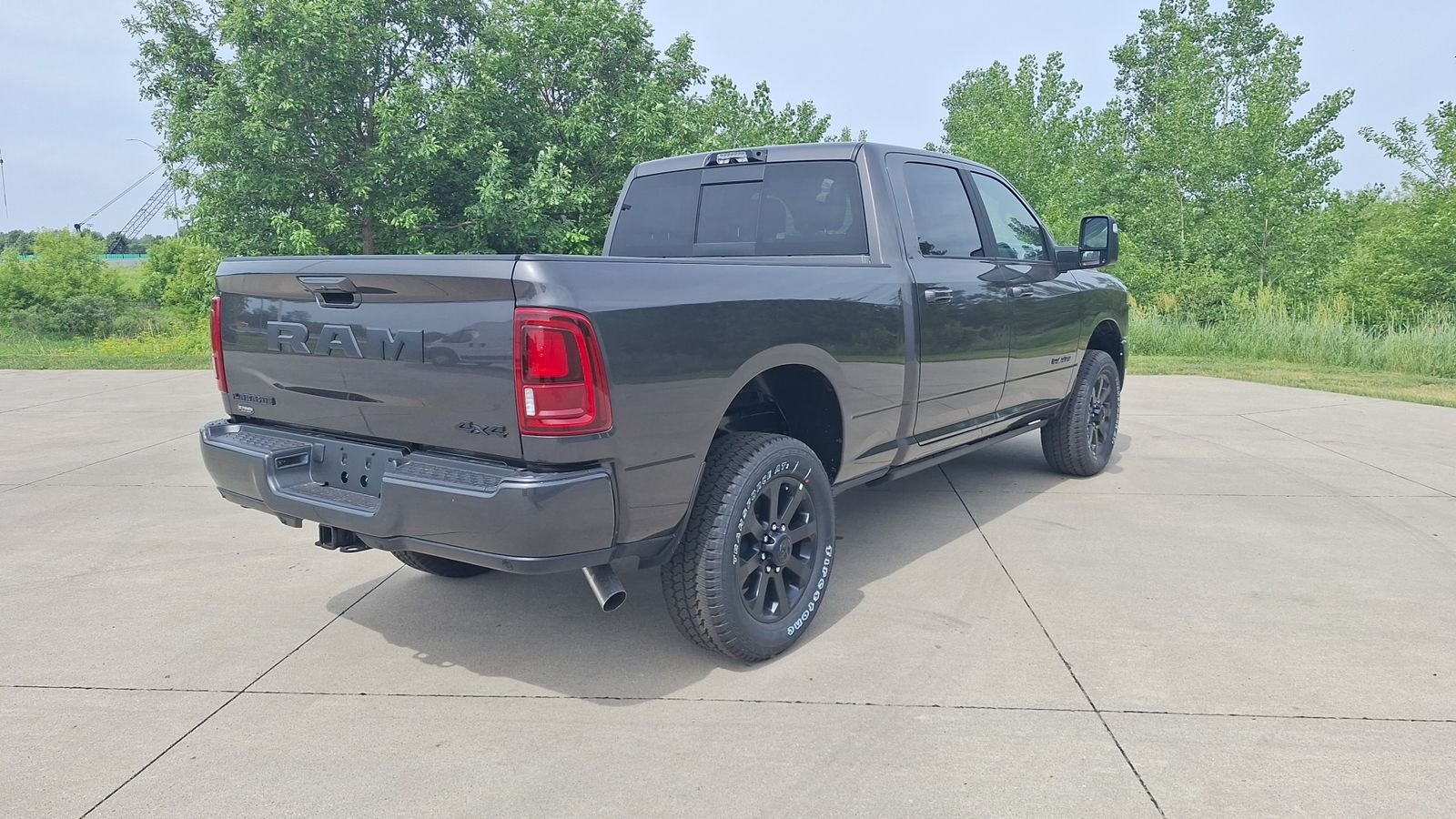 New 2026 Granite Crystal Metallic Clear-Coat Exterior Paint RAM Laramie image 3