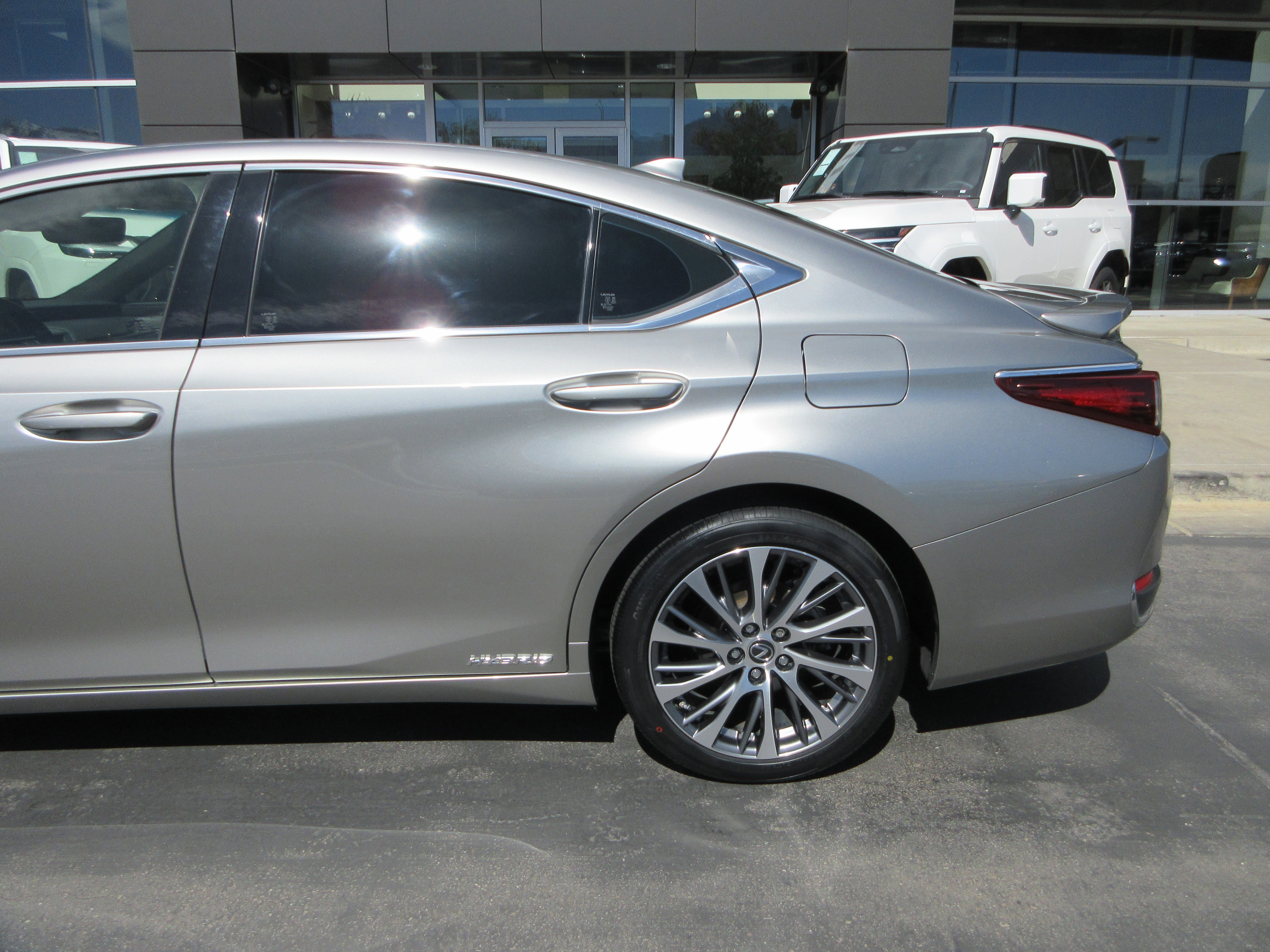 Used 2019 Atomic Silver Lexus 300h image 4
