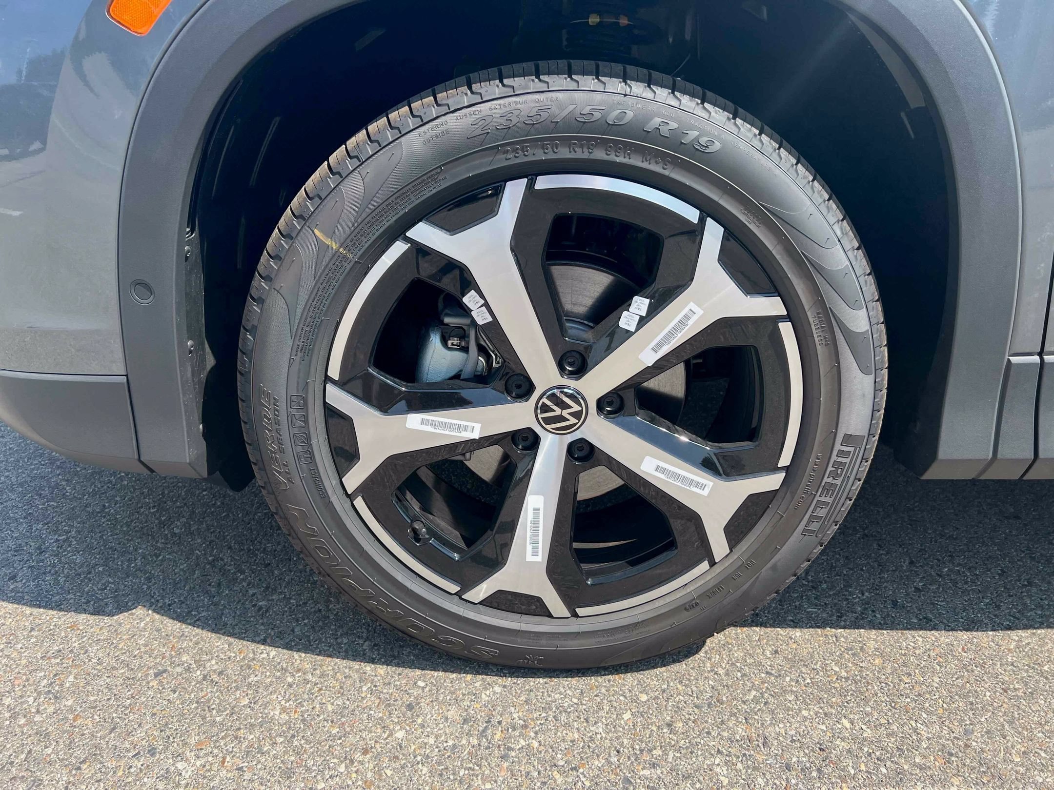 2025 Volkswagen Tiguan SE - Photo 11