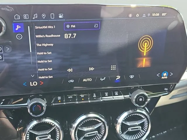New 2025 Summit White Chevrolet LT image 30