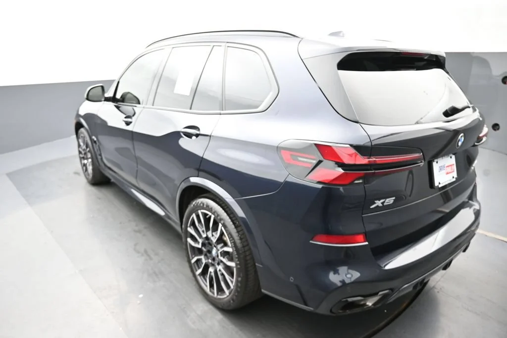 Used 2024 Black BMW xDrive40i image 5
