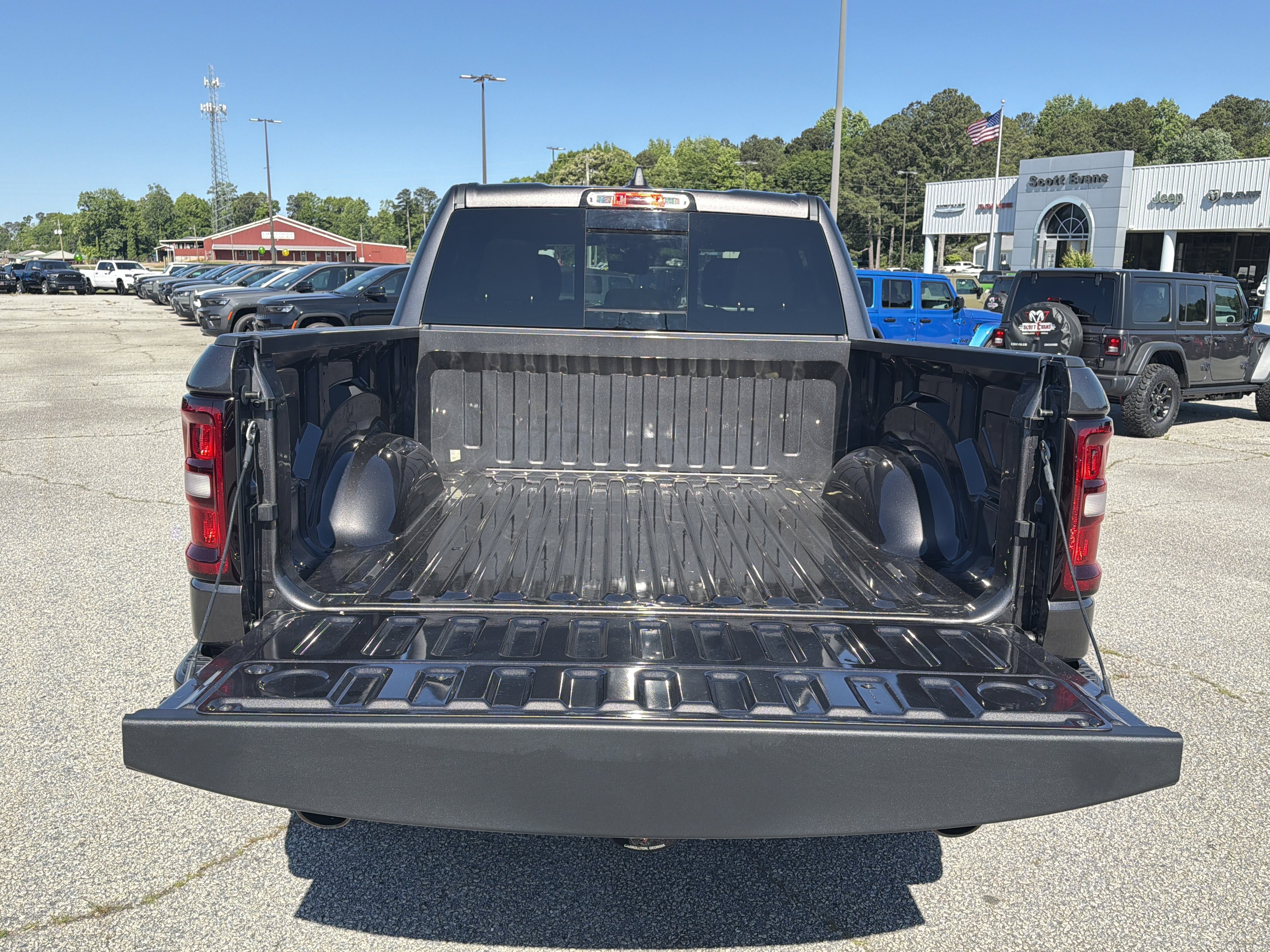 New 2026 Granite Crystal Metallic Clear-Coat Exterior Paint RAM Warlock image 19