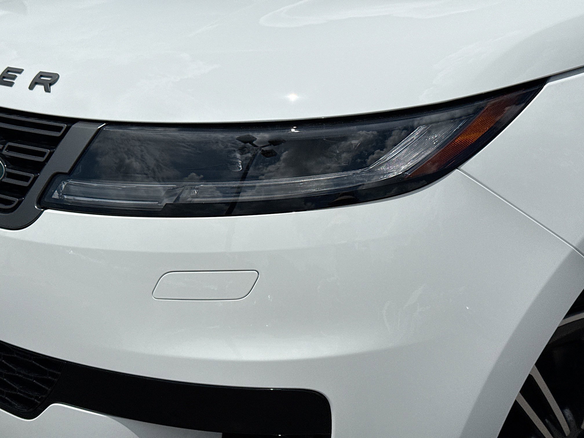 New 2026 Fuji White LAND ROVER SE image 9