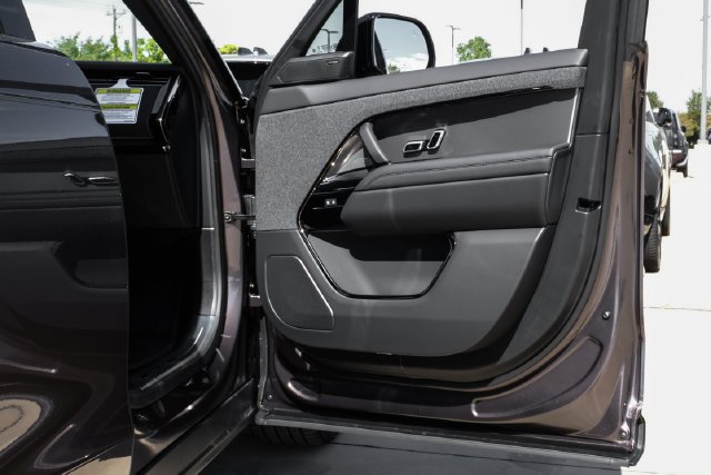 New 2027 Charente Grey Land Rover SE image 47
