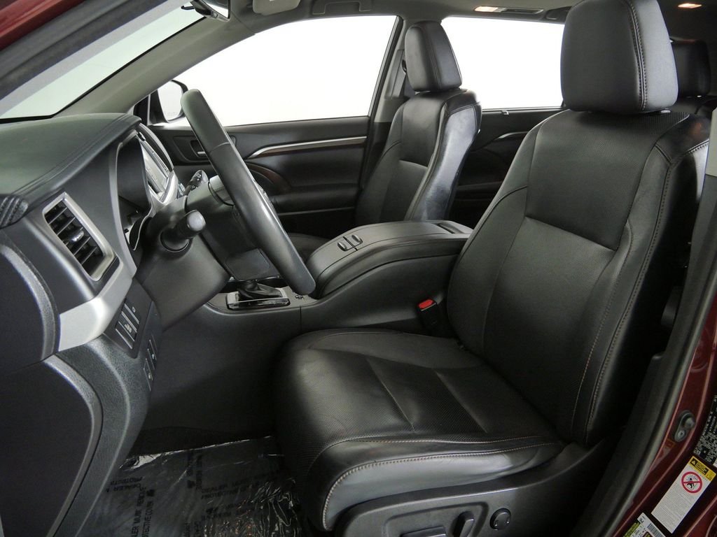 Used 2015 Red Toyota Limited image 34