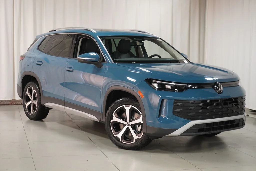 New 2026 Blue Volkswagen 2.0T SE image 3