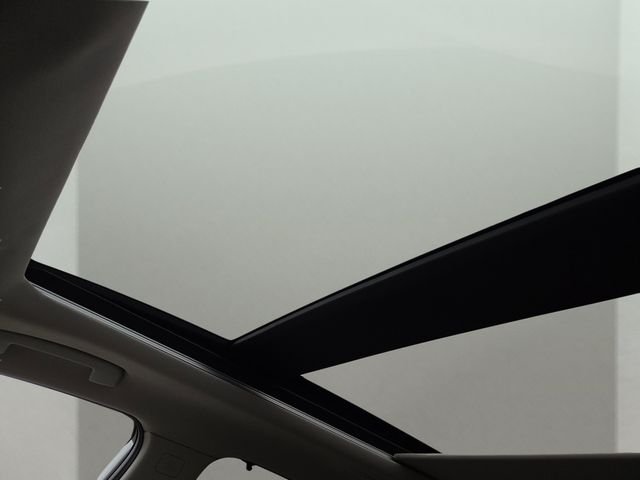Used 2021 Pearl White Nissan SL image 8