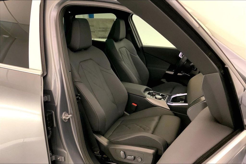 Used 2026 Skyscraper Grey Metallic BMW  image 7
