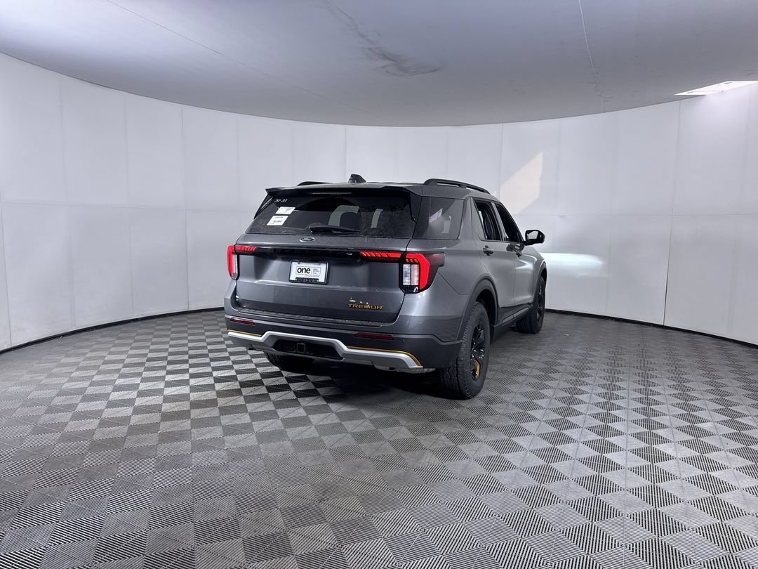 New 2026 Carbonized Gray Metallic Ford Tremor image 24