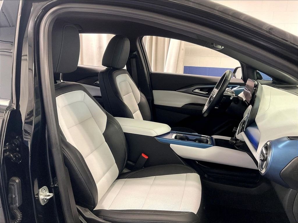 Used 2025 Black Chevrolet LT image 11