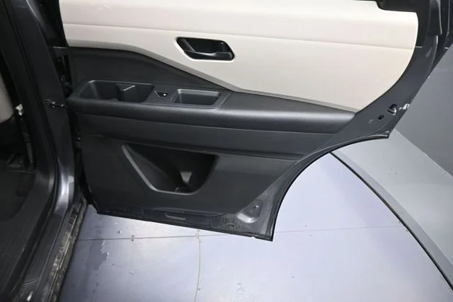 Used 2024 Gray Nissan SV image 15