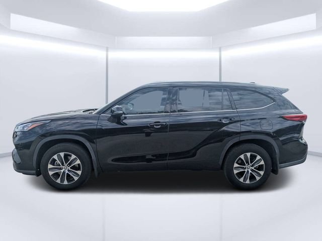 Used 2020 Black Toyota XLE image 6
