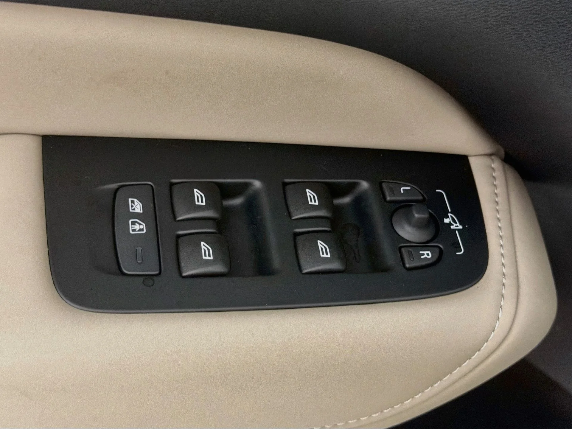 New 2027 Forest Lake Volvo Plus image 17