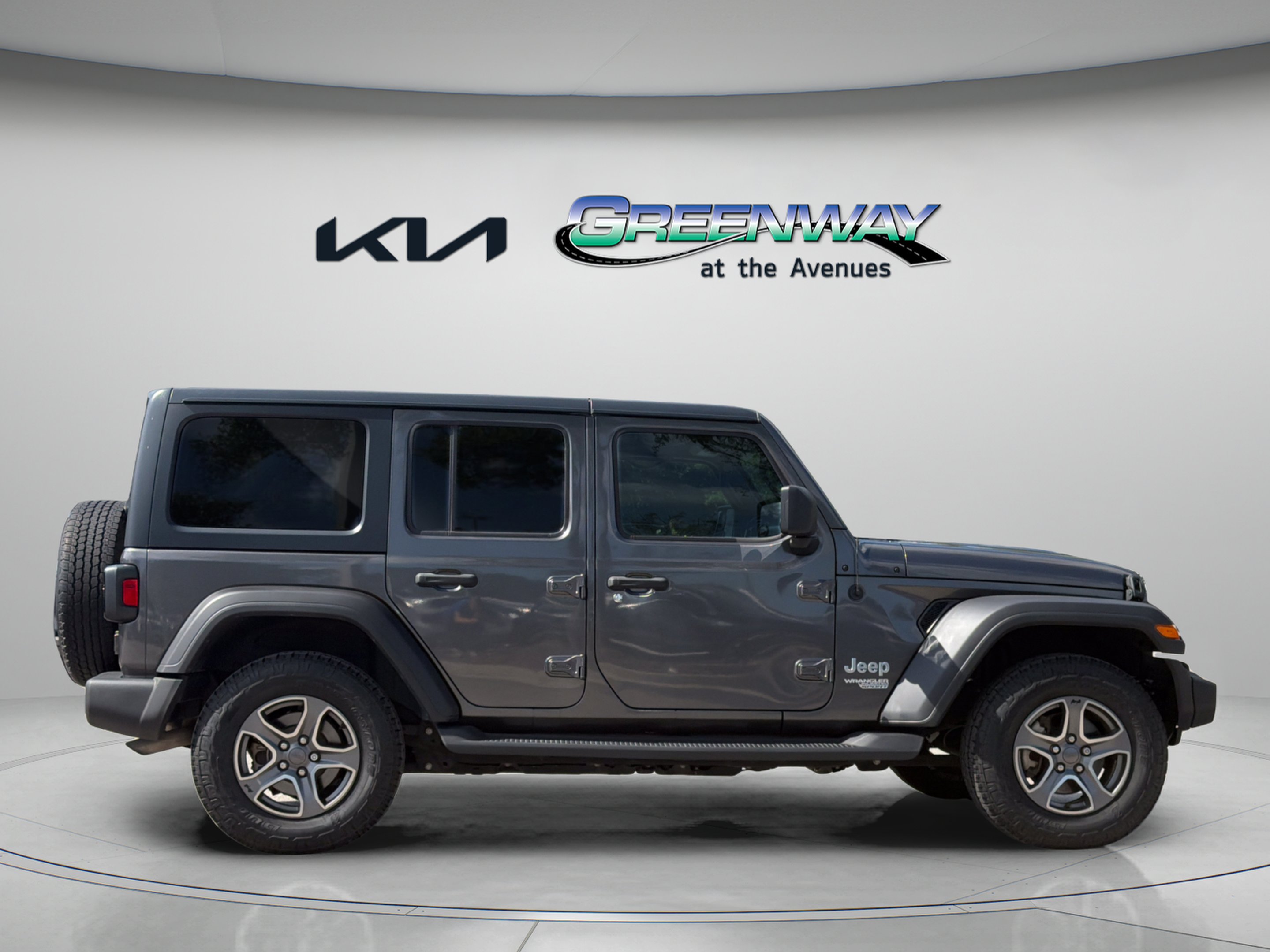 Used 2018 Granite Crystal Metallic Clearcoat Jeep Sport S image 7