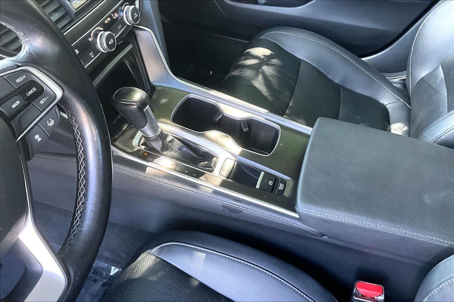 Used 2020 Lunar Silver Metallic Honda EX-L image 17