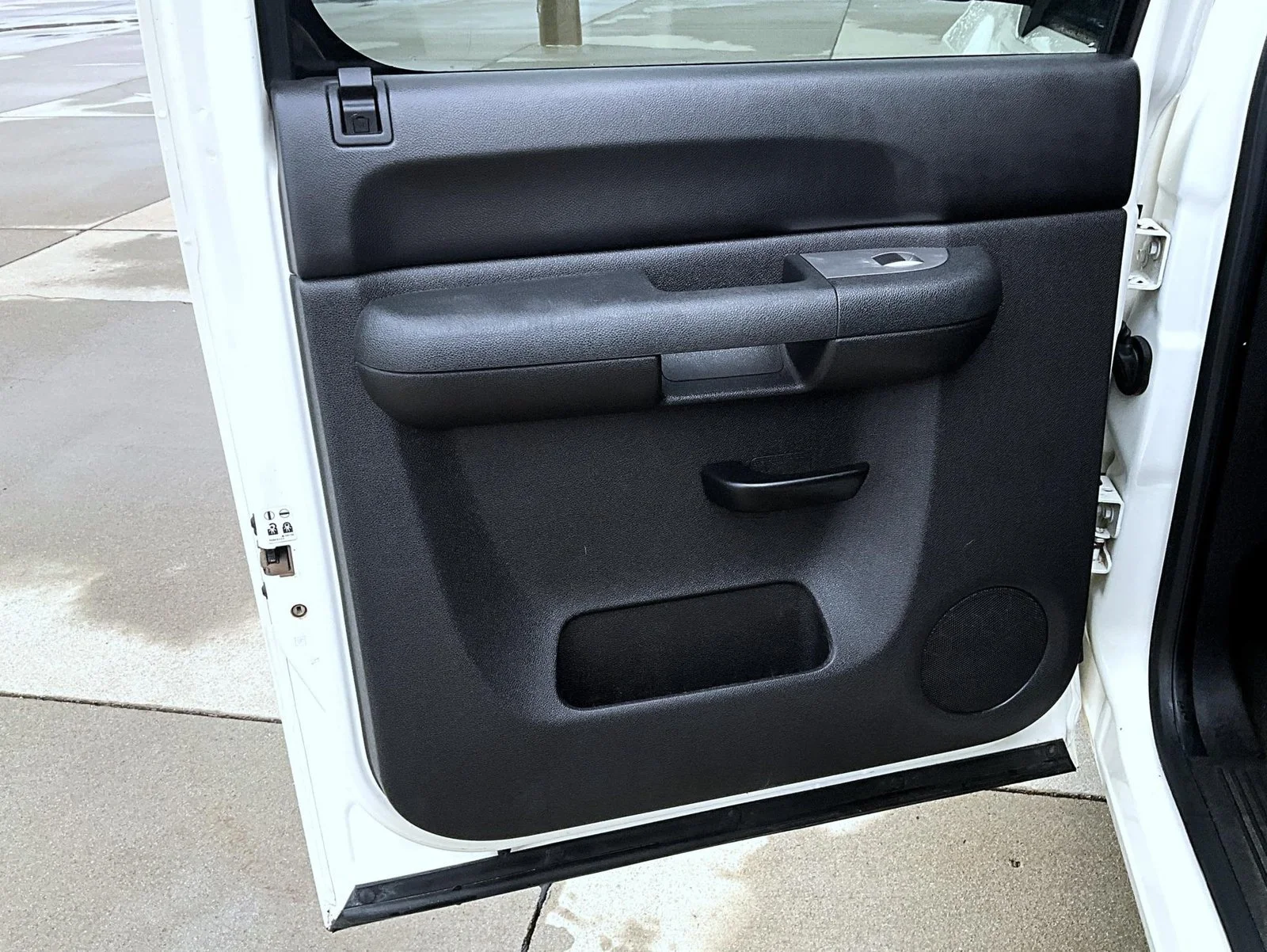 Used 2013 White Chevrolet LT image 22