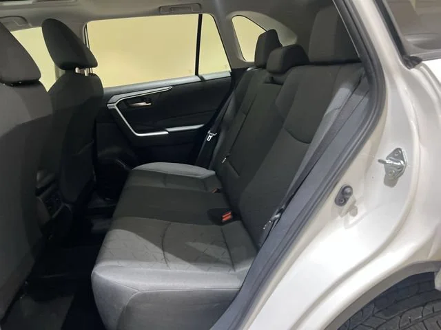 2025 Toyota RAV4 XLE - Photo 24