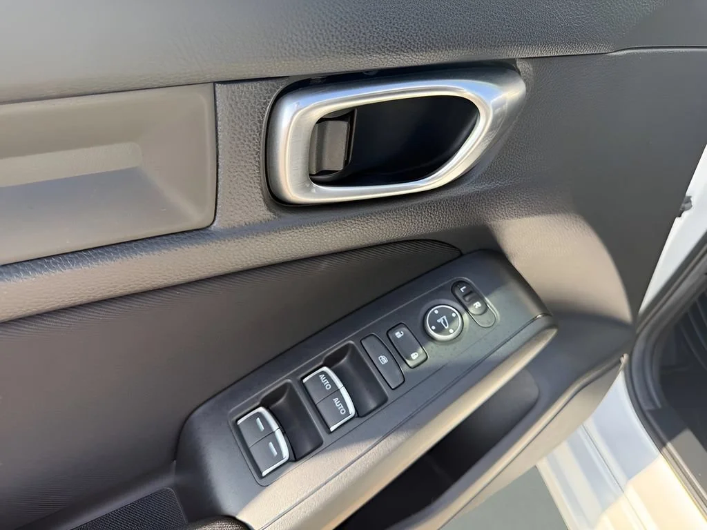 Used 2025  Honda Sport image 10