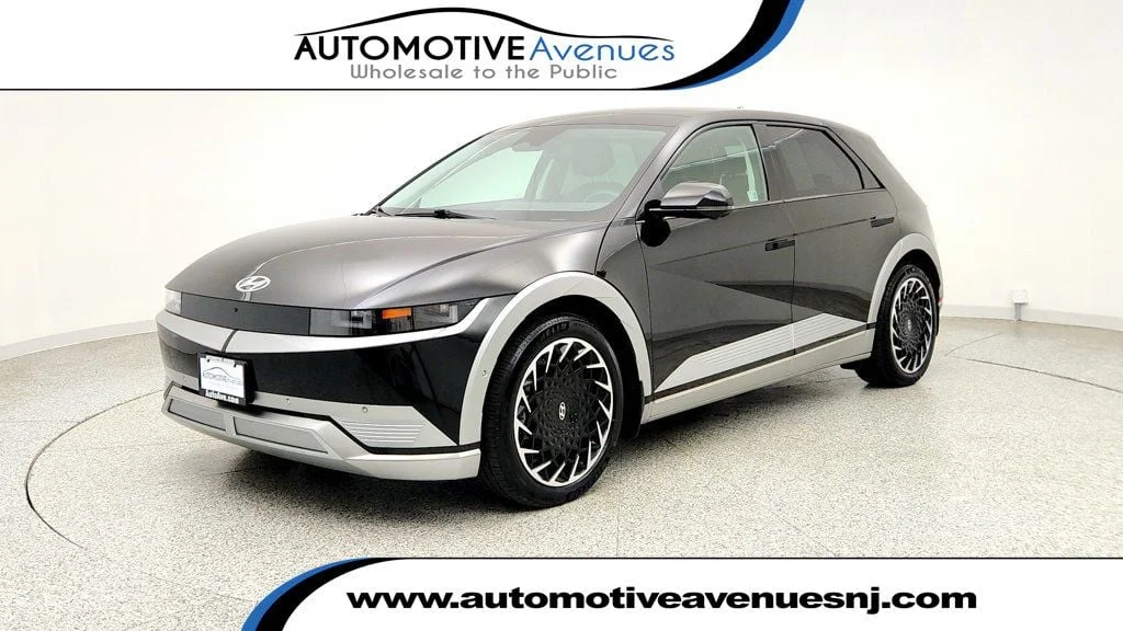 Used 2024 Abyss Black Hyundai Limited AWD Long Range image 1