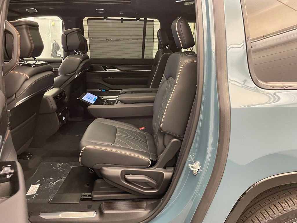 New 2026 Steel Blue Exterior Paint Jeep Summit Reserve image 25