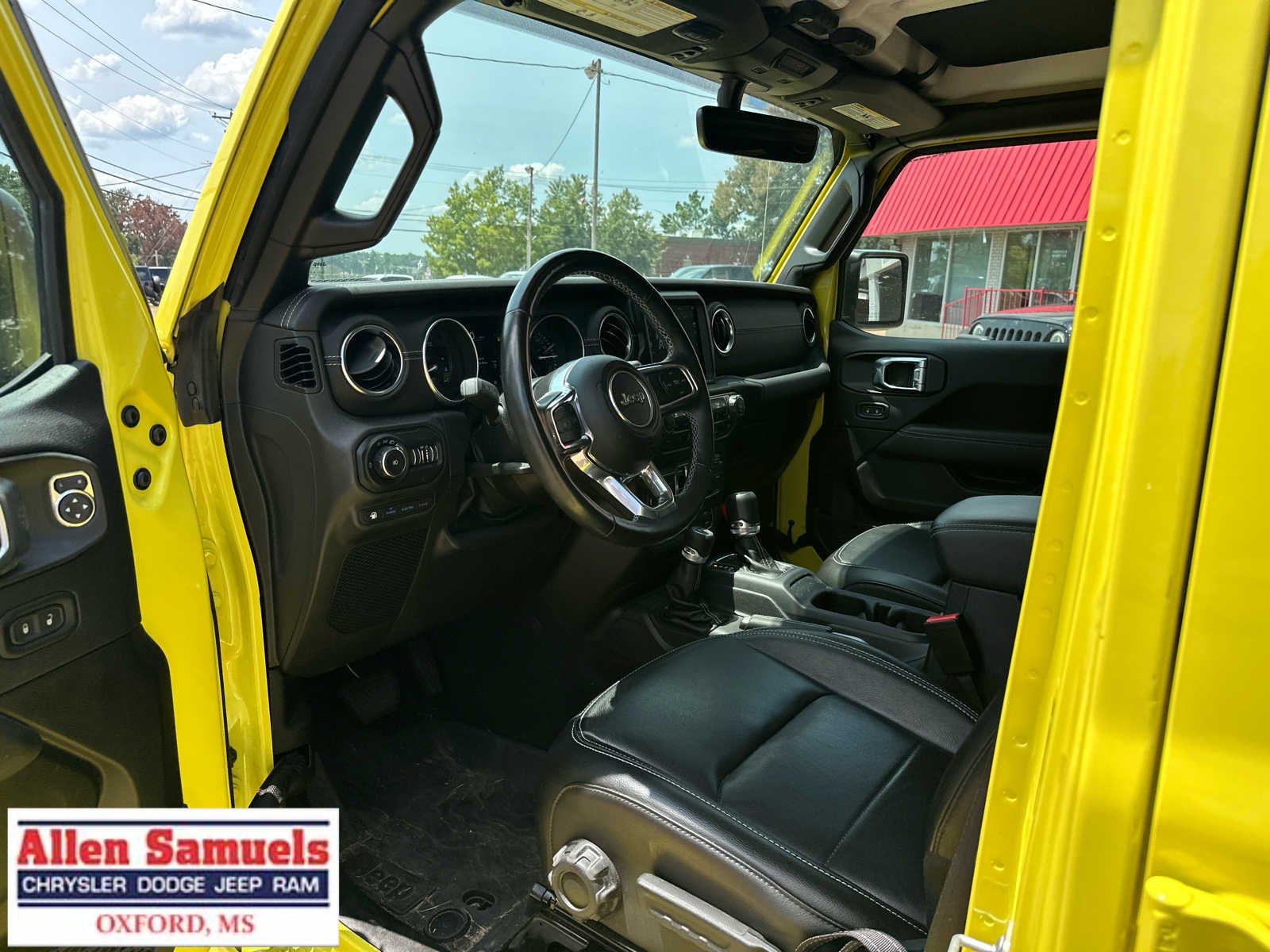 Used 2022 High Velocity Clearcoat Jeep Unlimited Sahara image 10