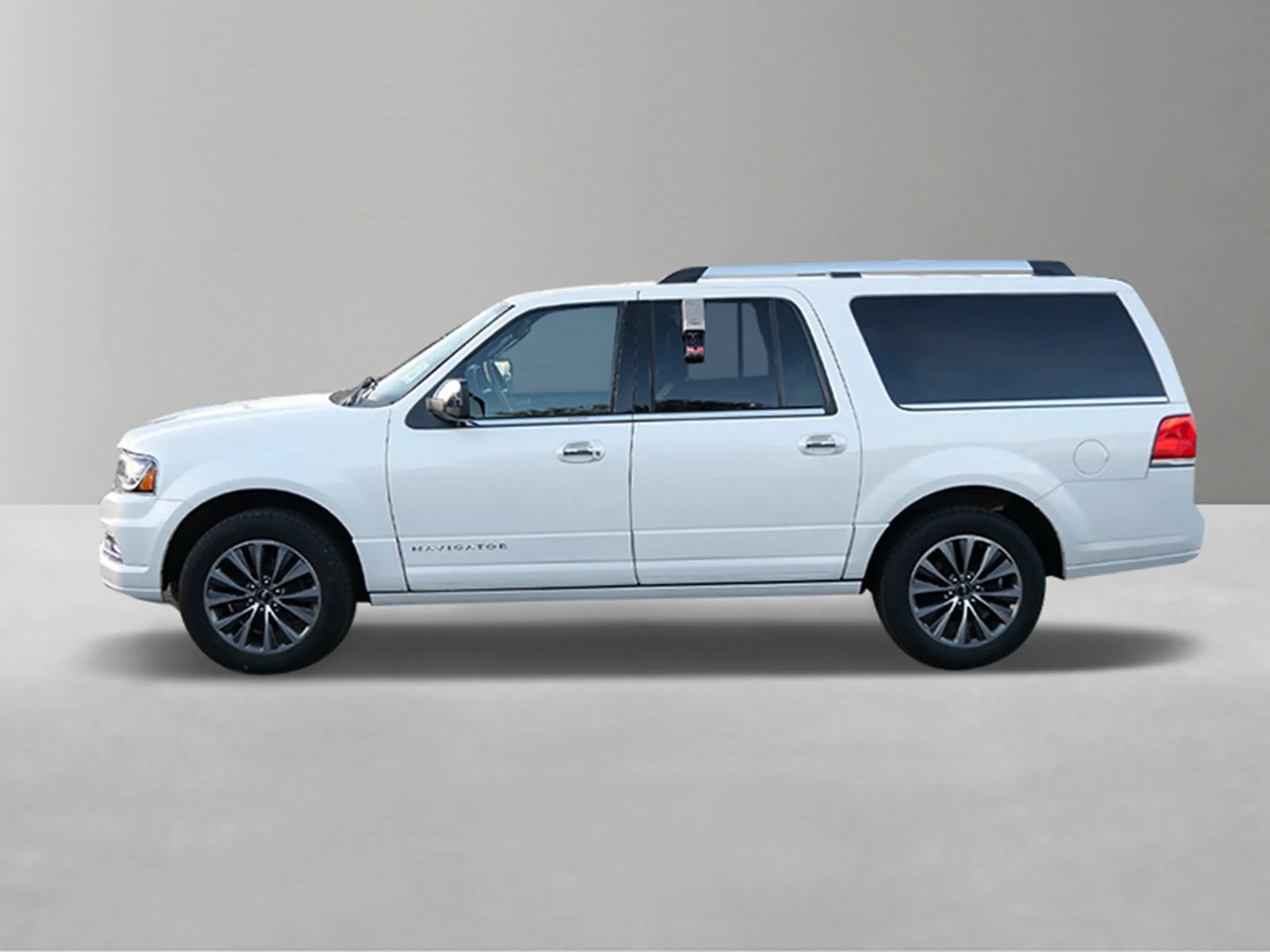Used 2015 Lincoln Navigator Base with VIN 5LMJJ3JT5FEJ11658 for sale in Saint Paul, Minnesota