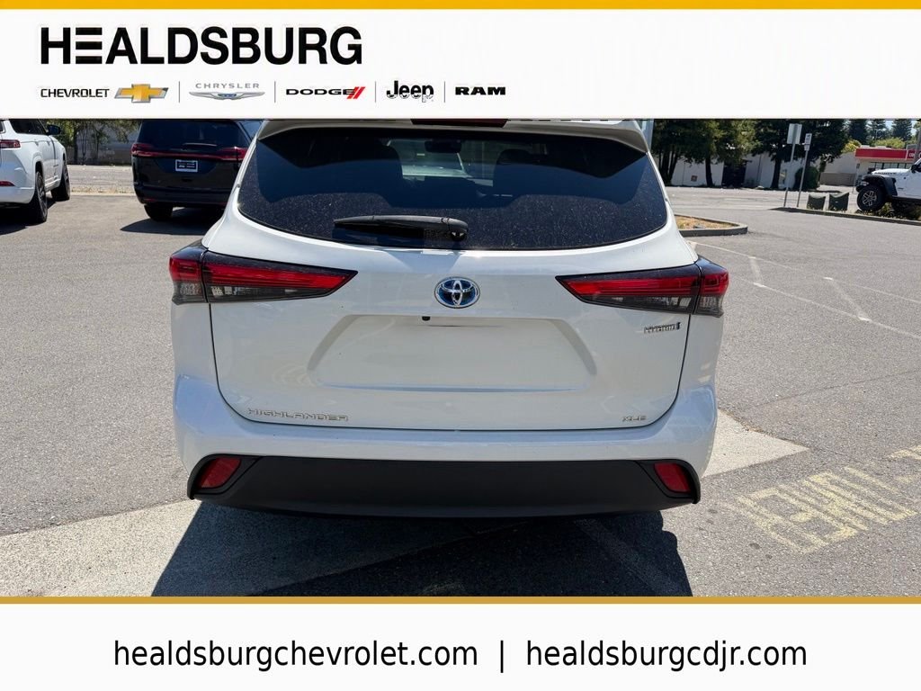 Used 2021 White Toyota XLE image 4