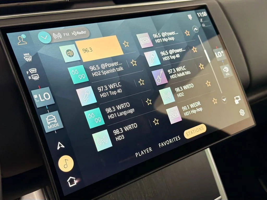 New 2026 Santorini Black Land Rover SE image 15