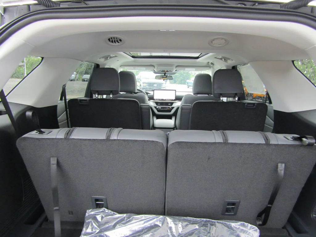 New 2026 Star White Metallic Tri-Coat Ford Active image 15