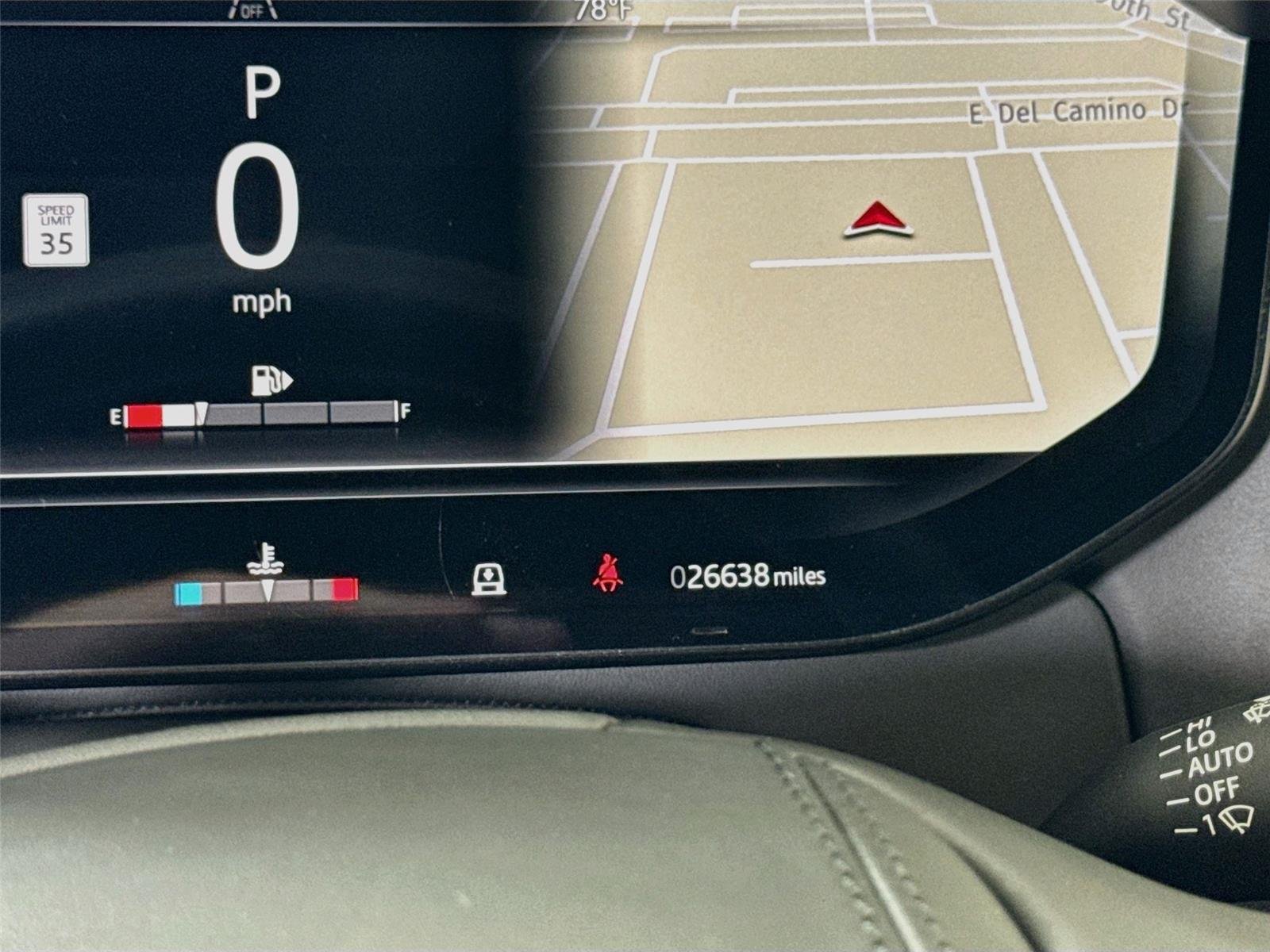 Used 2024 Fuji White Land Rover SE | Blackout Pkg | 360 Camera | Heated/Vented Seats image 18