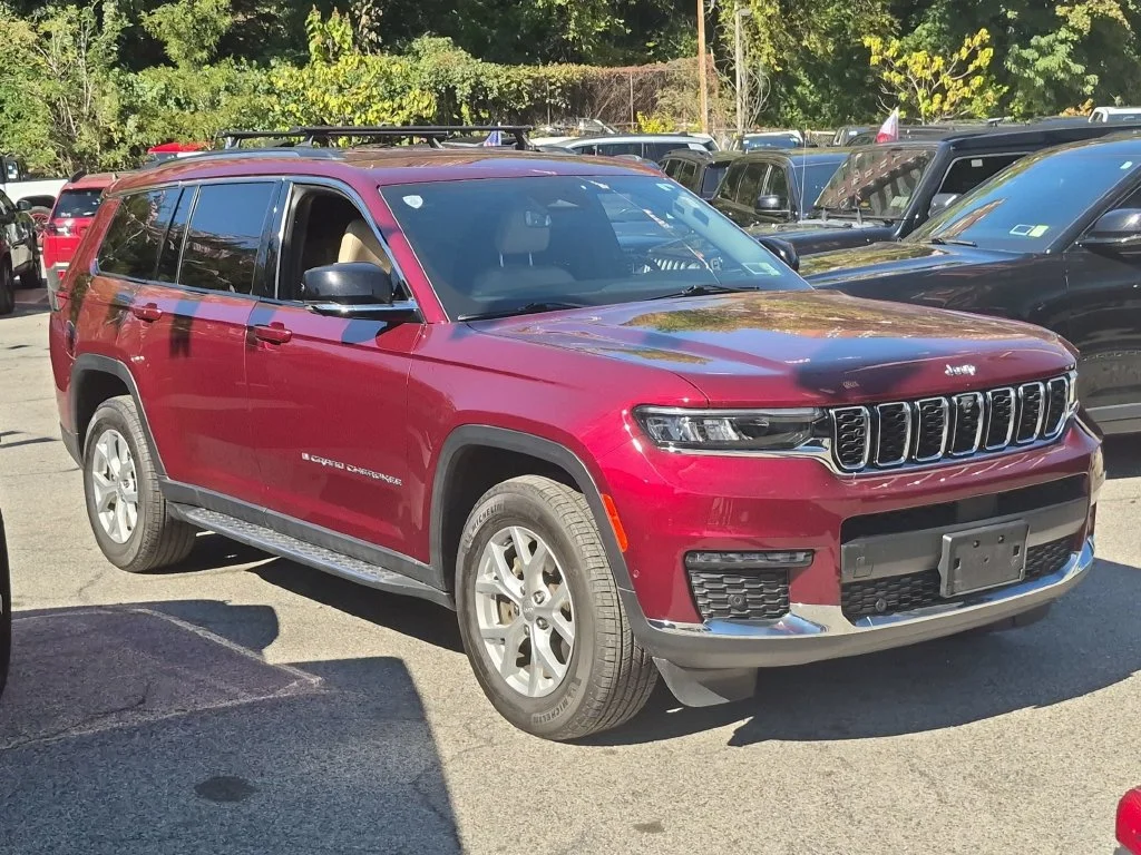 Used 2023 Red Jeep Limited image 3