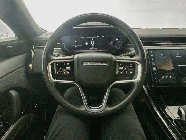 Used 2025  Land Rover SE image 10