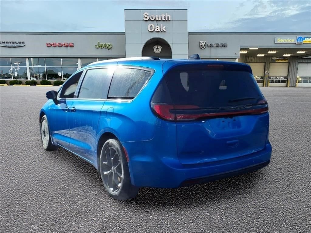 New 2026 Hydro Blue Pearl-Coat Exterior Paint Chrysler Select image 3