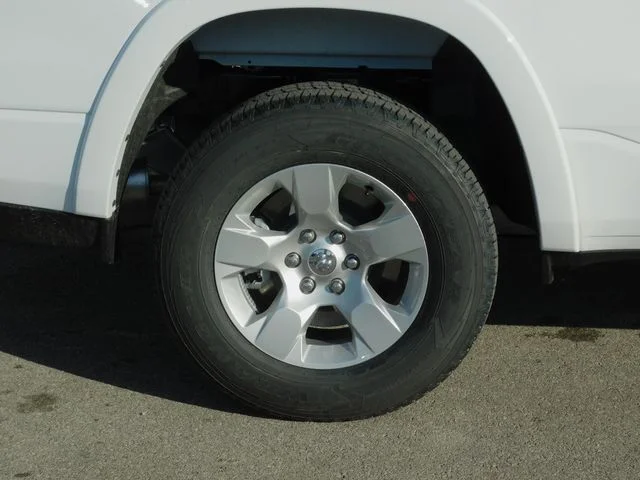 New 2026 Bright White Clear-Coat Exterior Paint RAM Big Horn/Lone Star image 33
