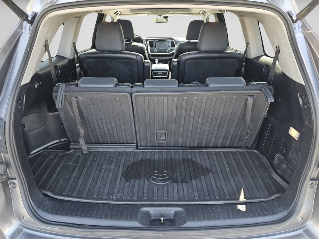 Used 2016 Predawn Gray Mica Toyota Limited Platinum V6 image 27