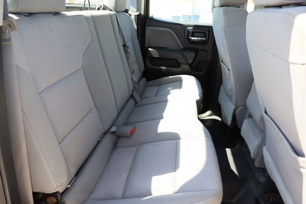 Used 2016 White GMC Base image 26