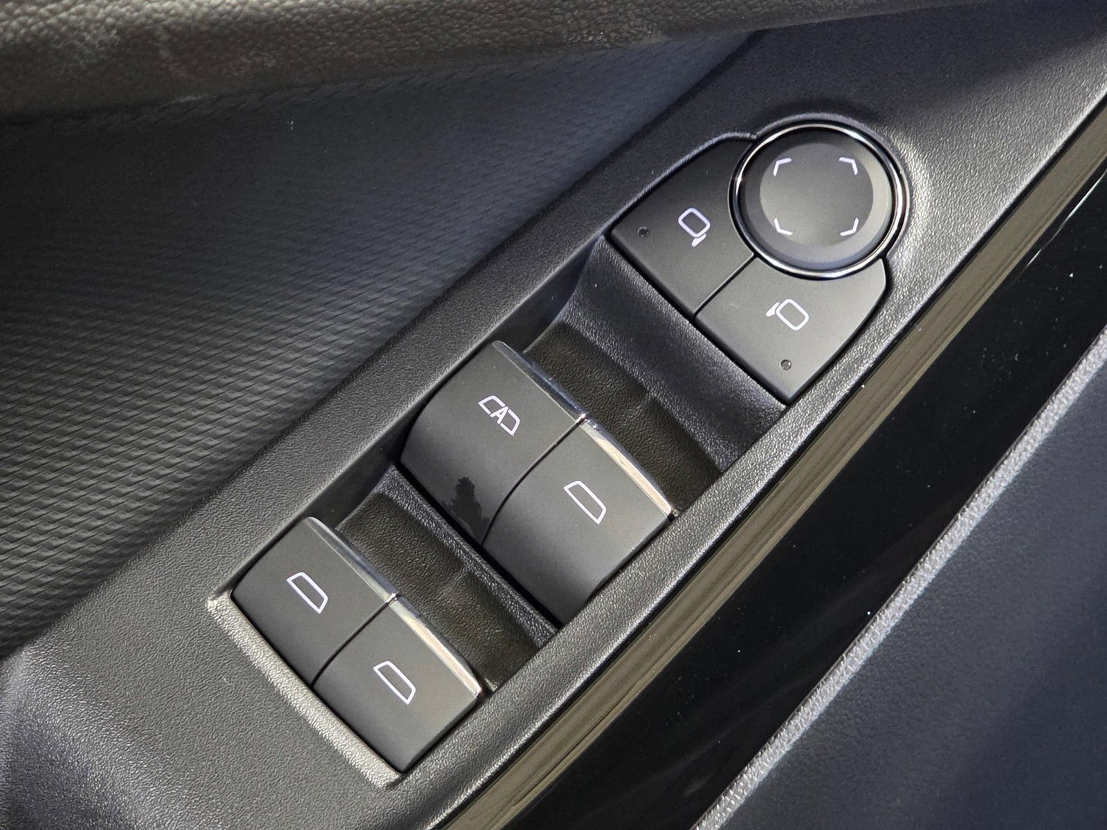 2027 Chevrolet Equinox RS - Photo 21