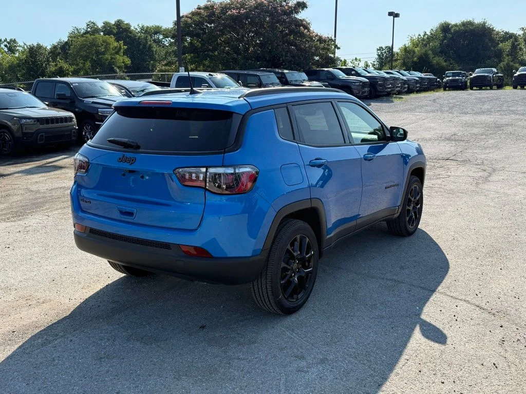 New 2026 Hydro Blue Pearl-Coat Exterior Paint Jeep Latitude image 6