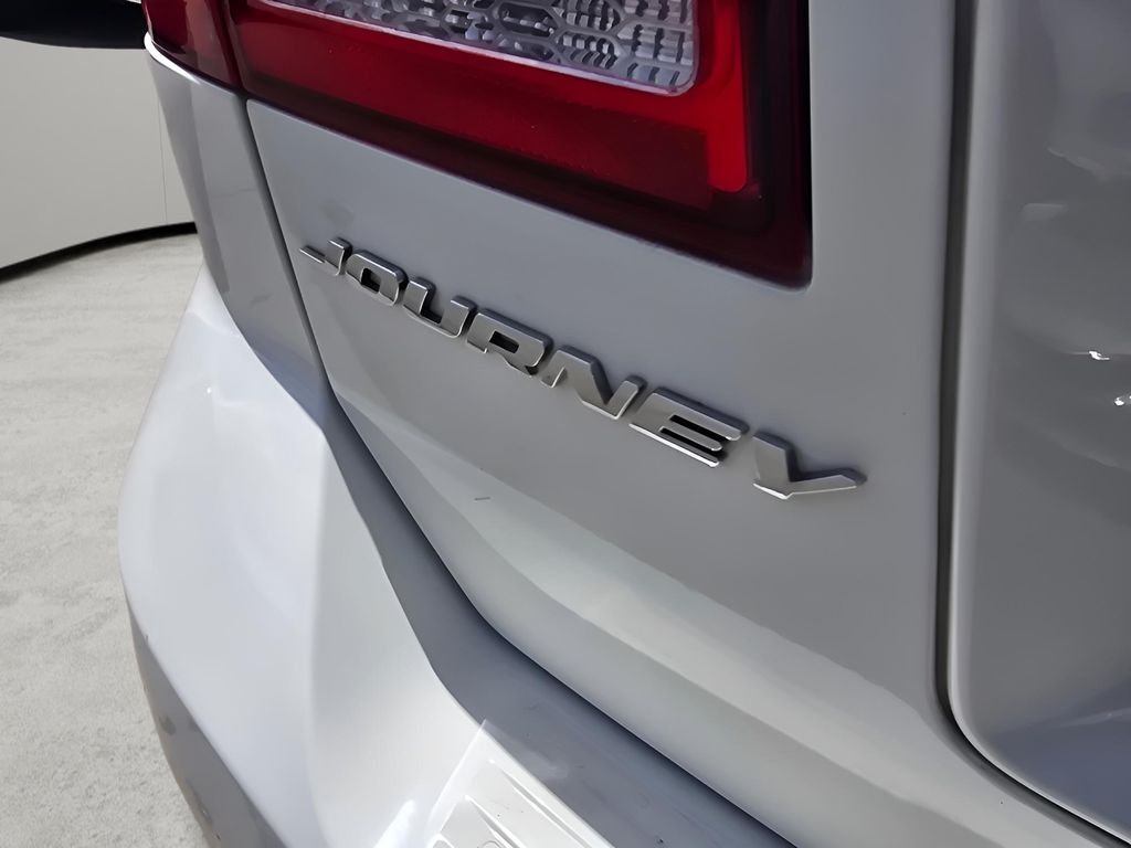Used 2019 Vice White Dodge SE image 18