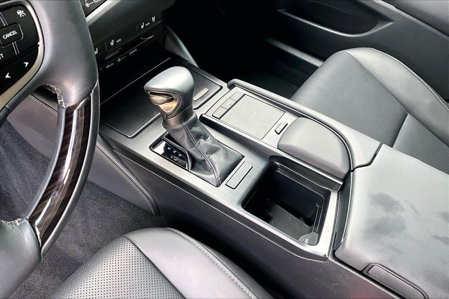 Used 2020 Eminent White Pearl Lexus  image 17
