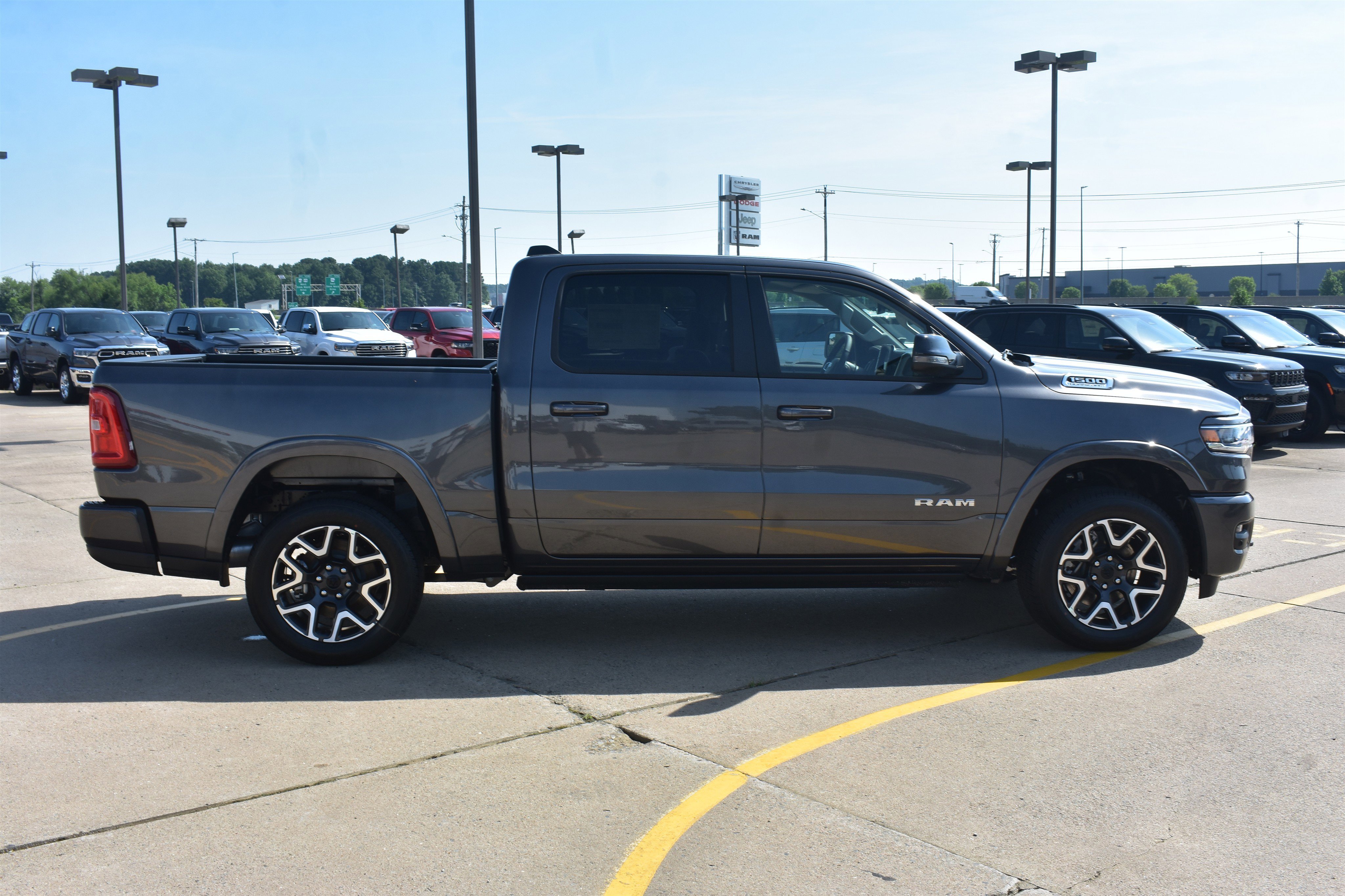 New 2026 Granite Crystal Metallic Clear-Coat Exterior Paint RAM Laramie image 4