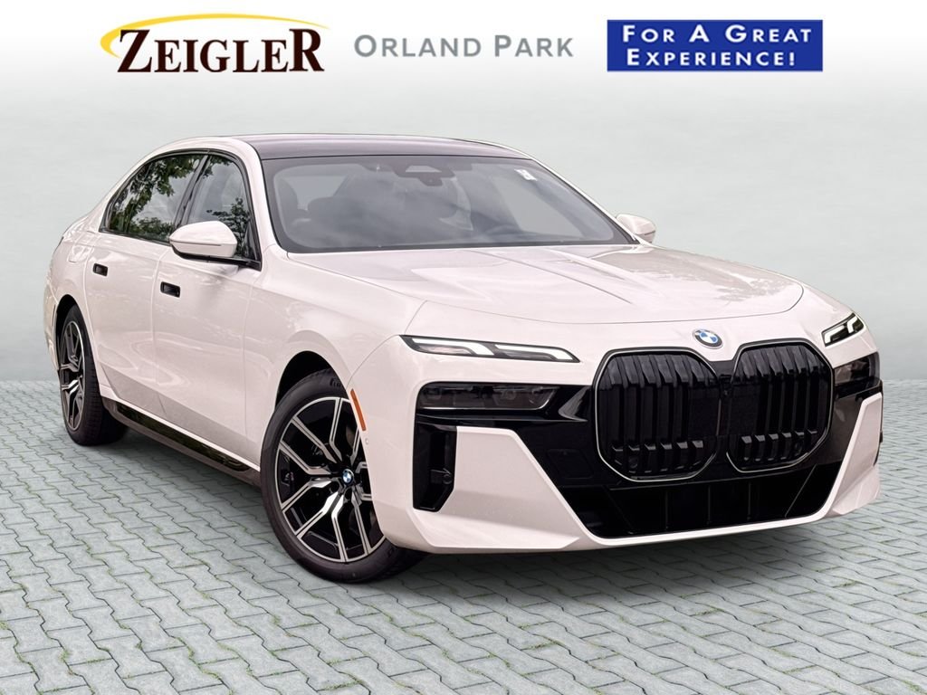 Used 2026 Alpine White BMW 760i xDrive image 1