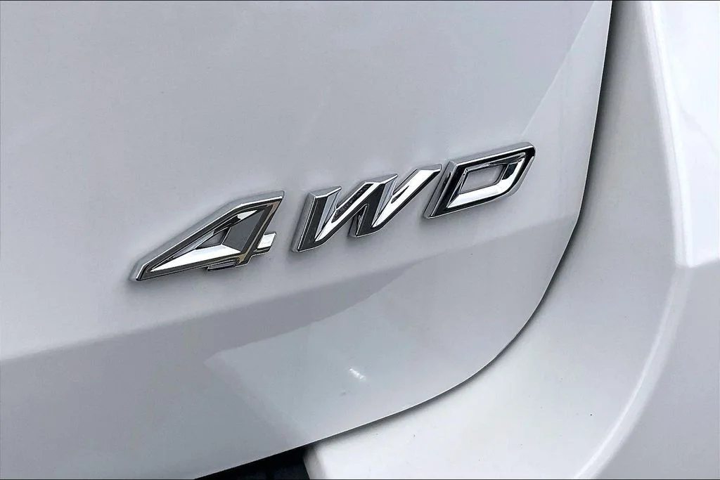 New 2026 Star White Metallic Tri-Coat Ford ST-Line image 32